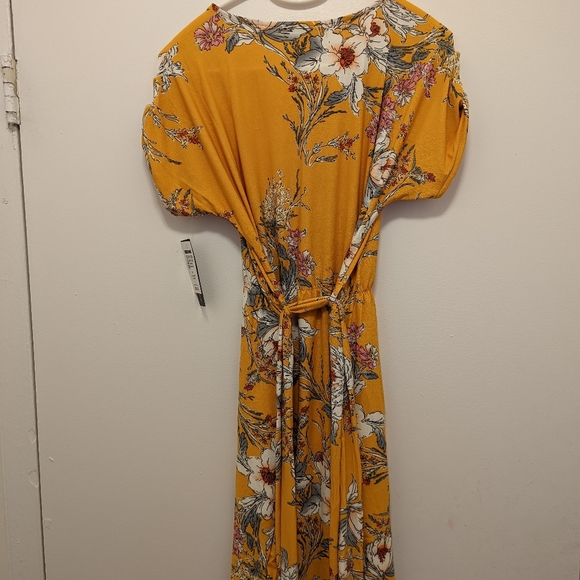 Small INC NWT dress complete with accompanying belt - Picture 6 of 10